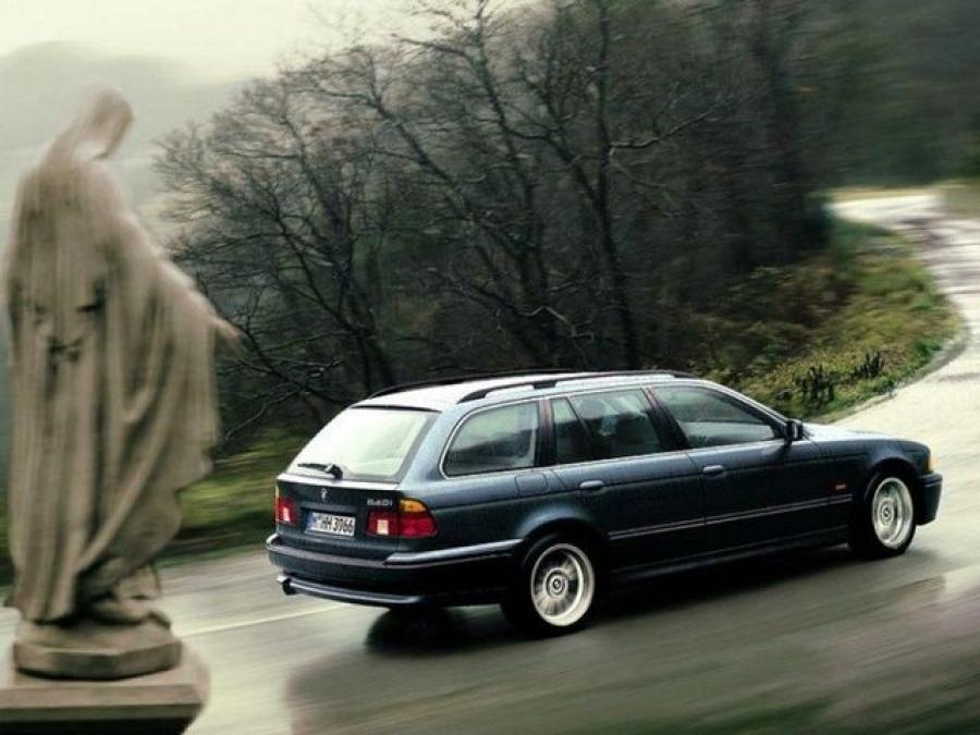  BMW 540i Touring 2000 года  (фото 4 из 7)